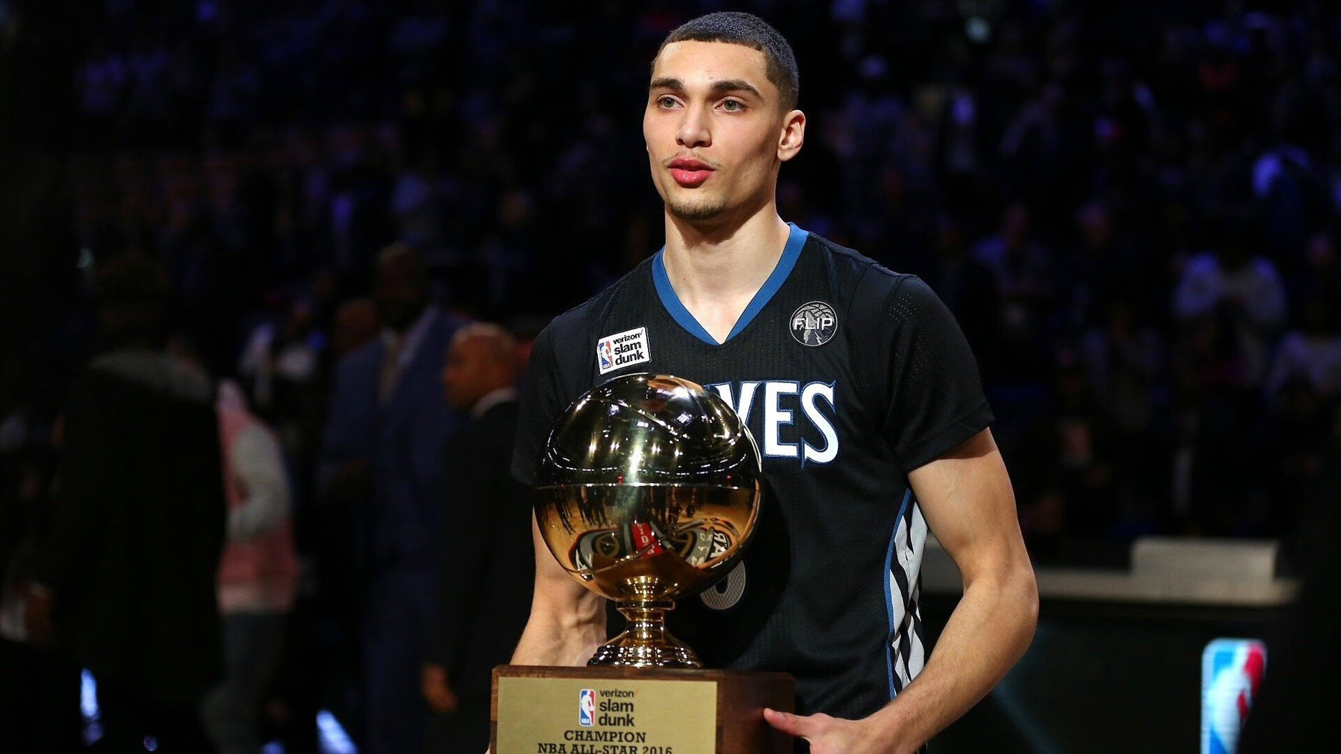 18岁票王亚马尔与涅槃王者登贝莱领衔！FIFPRO年度最佳11人揭晓